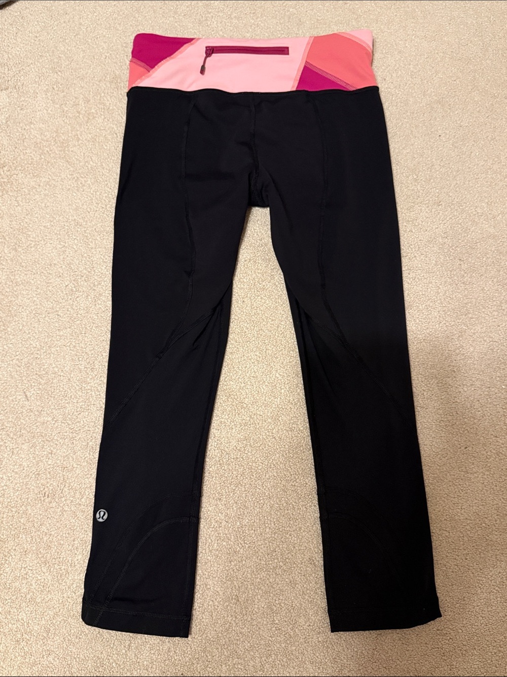 Lululemon Black Pink Crop Leggings Back Zip Pocket Super cute! Size 4